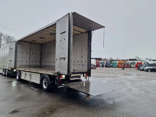 Volvo FH 2013 - 13.460 Globetrotter XL 6x2 - Box with side doors - Loadlift + Kelberg trailer 2012 with loadlift afbeelding 34