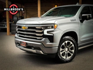 Chevrolet Silverado 2024 - USA High Country 6.2 V8 420 PK bild 2