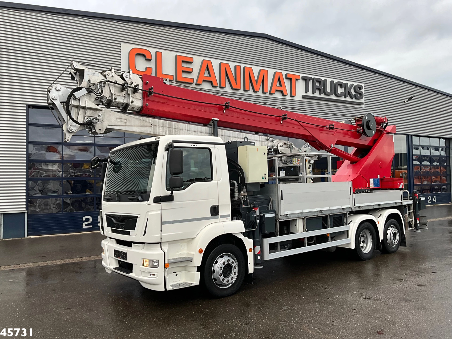 MAN TGM 2019 - 26.320 Euro 6 Bocker hoogwerker met Jib 46 meter Just 33.833 km! afbeelding 1