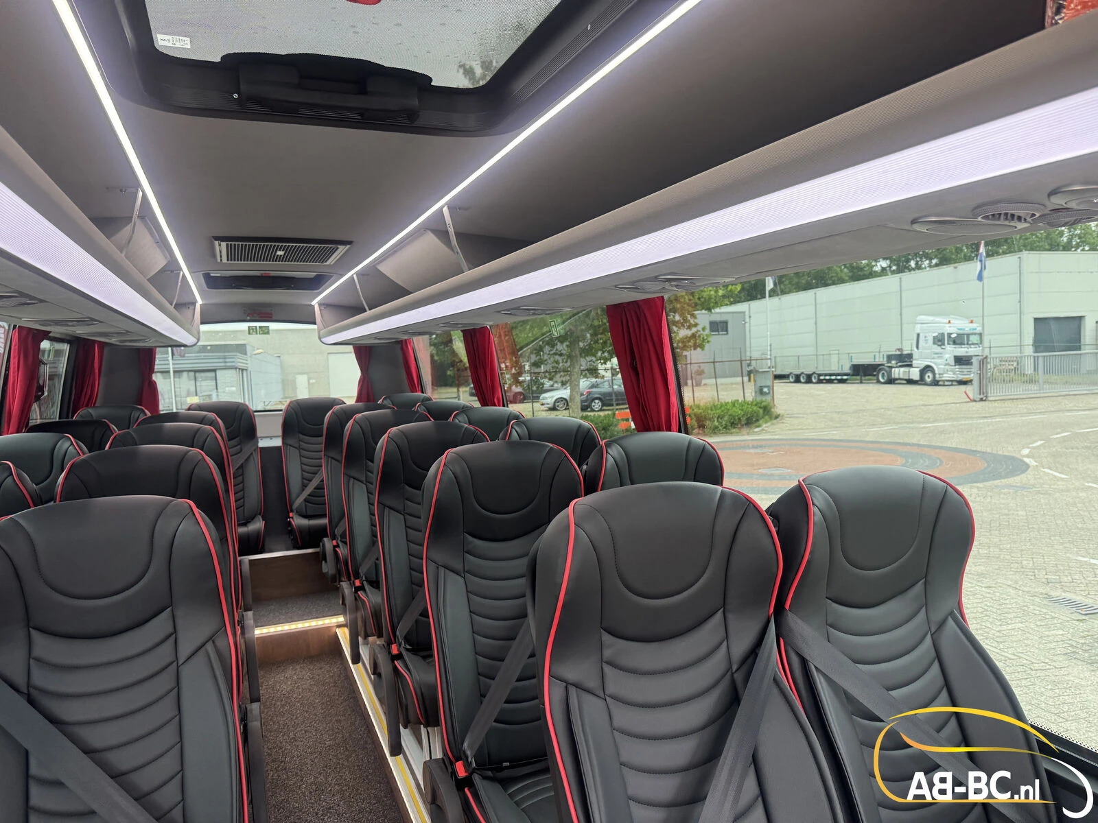 Iveco Rosero First Touring Electra, range 336 km, 24 Seats 2026 obrázek 41