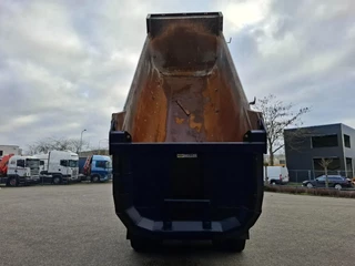 MAN TGA 2006 - 41.430 / 8X8 / 2XBIG AXLE / FULL STEEL / DRUM BRAKES / MEILLER TIPPER / 18-CUBIC / AIRCO / MANUAL / EURO-3 / 2006 imagem 7