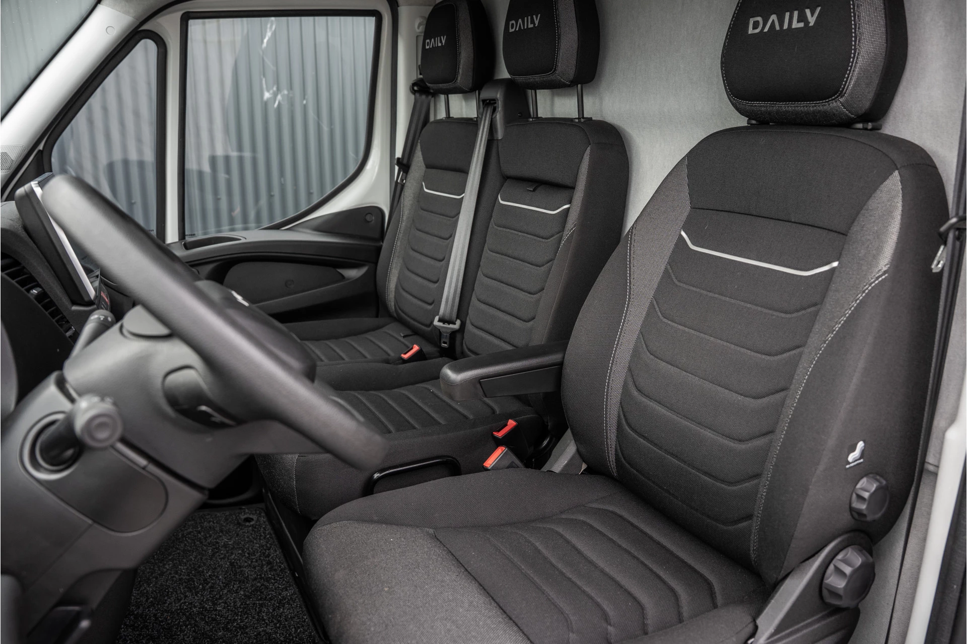 Iveco Daily 2024 - 35S18 | 3.0L 180PK | Automaat | NW MODEL | 3.5T Trekgewicht | Camera | Carplay | Climate imagen 12