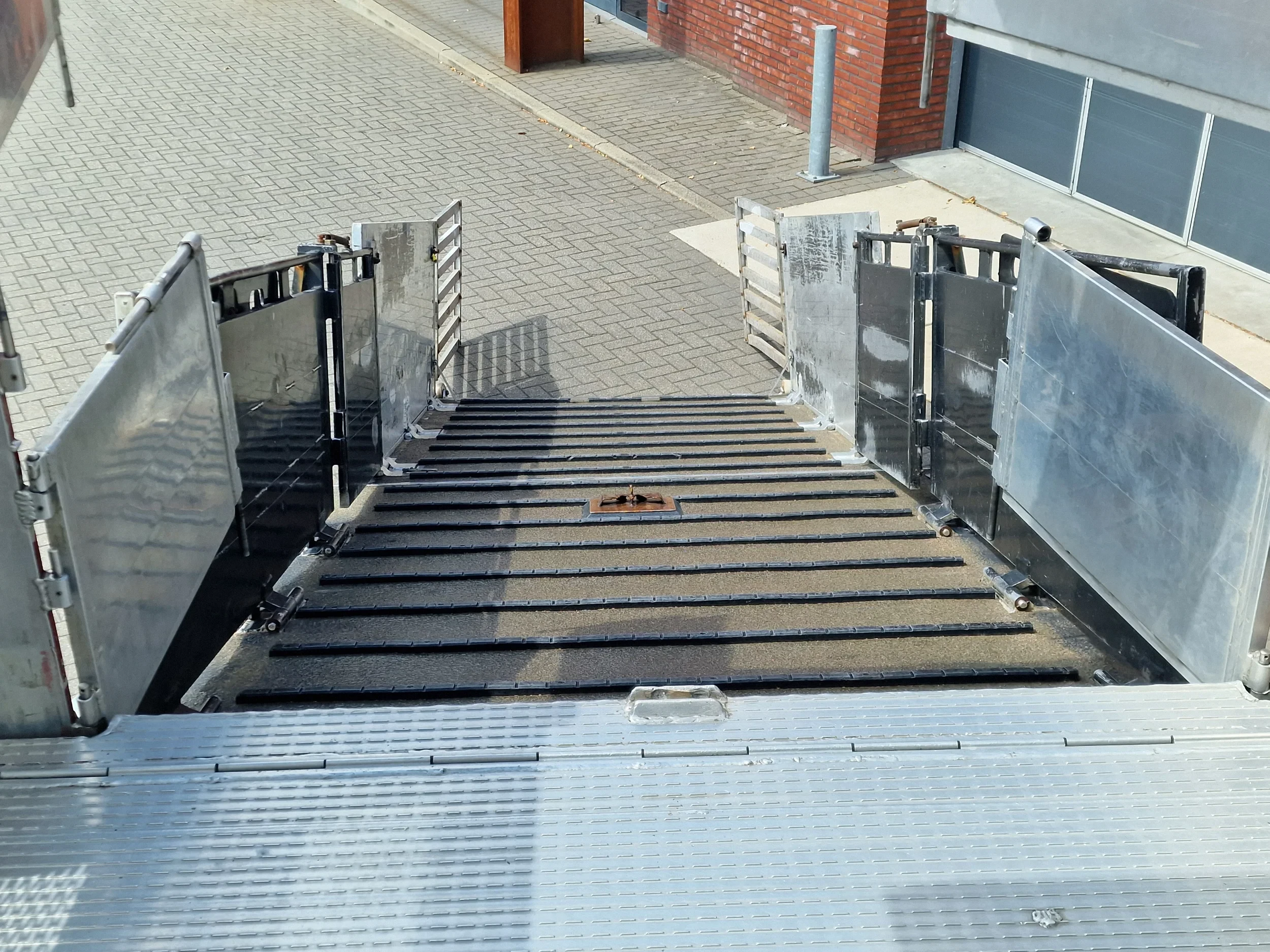 CUPPERS 2013 - 4 stock - new TUV - type 2 - lifting floors - lift / ramp afbeelding 59