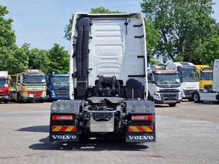 Volvo FH 2023 - 13.500 Globetrotter XL 6x2 - Retarder - Full air - Leather - Camera obrazek 6