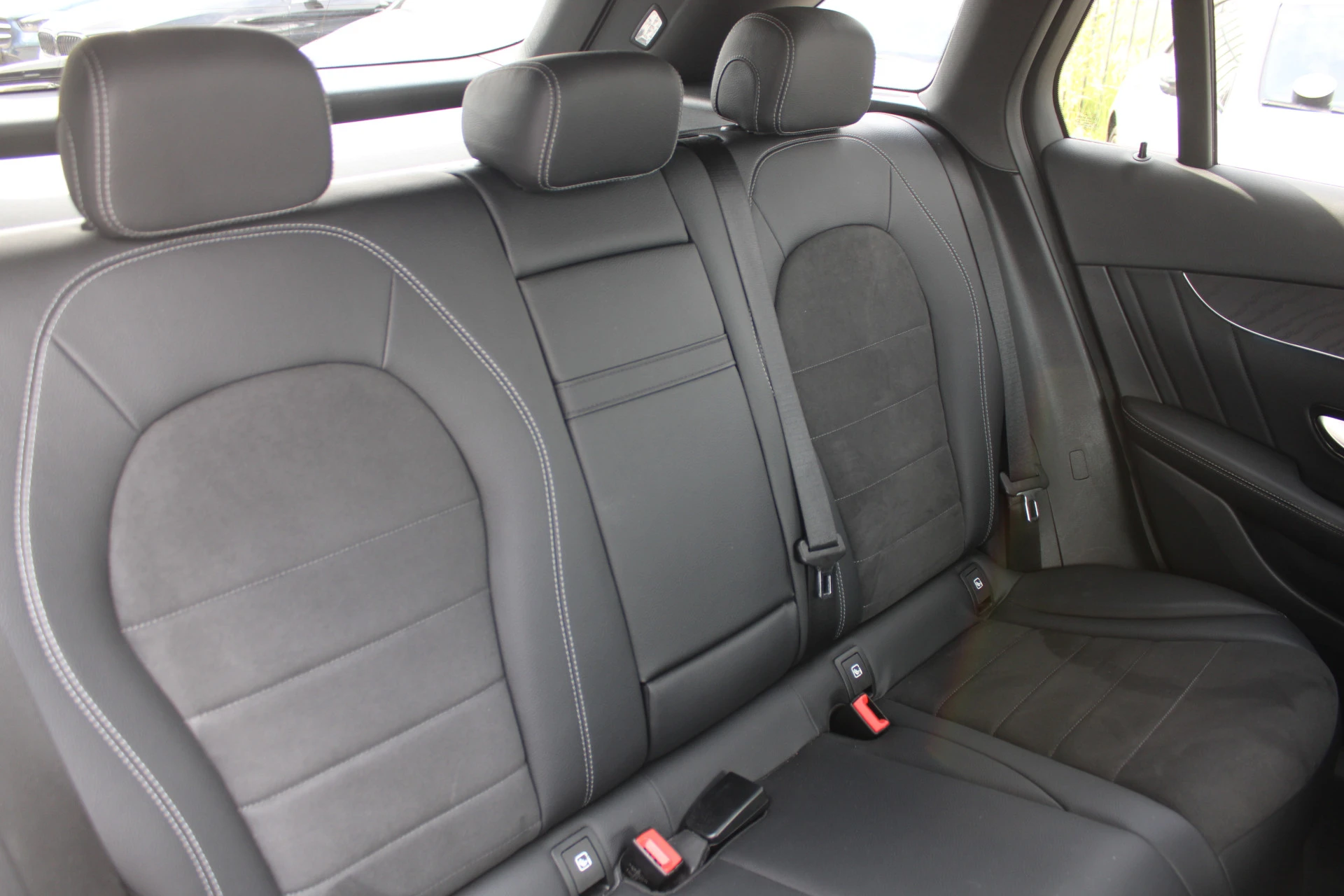 Mercedes-Benz GLC 2019 - 250 4MATIC AMG LINE NIGHT PAKKET COMAND CARPLAY <<NL AUTO>> afbeelding 20