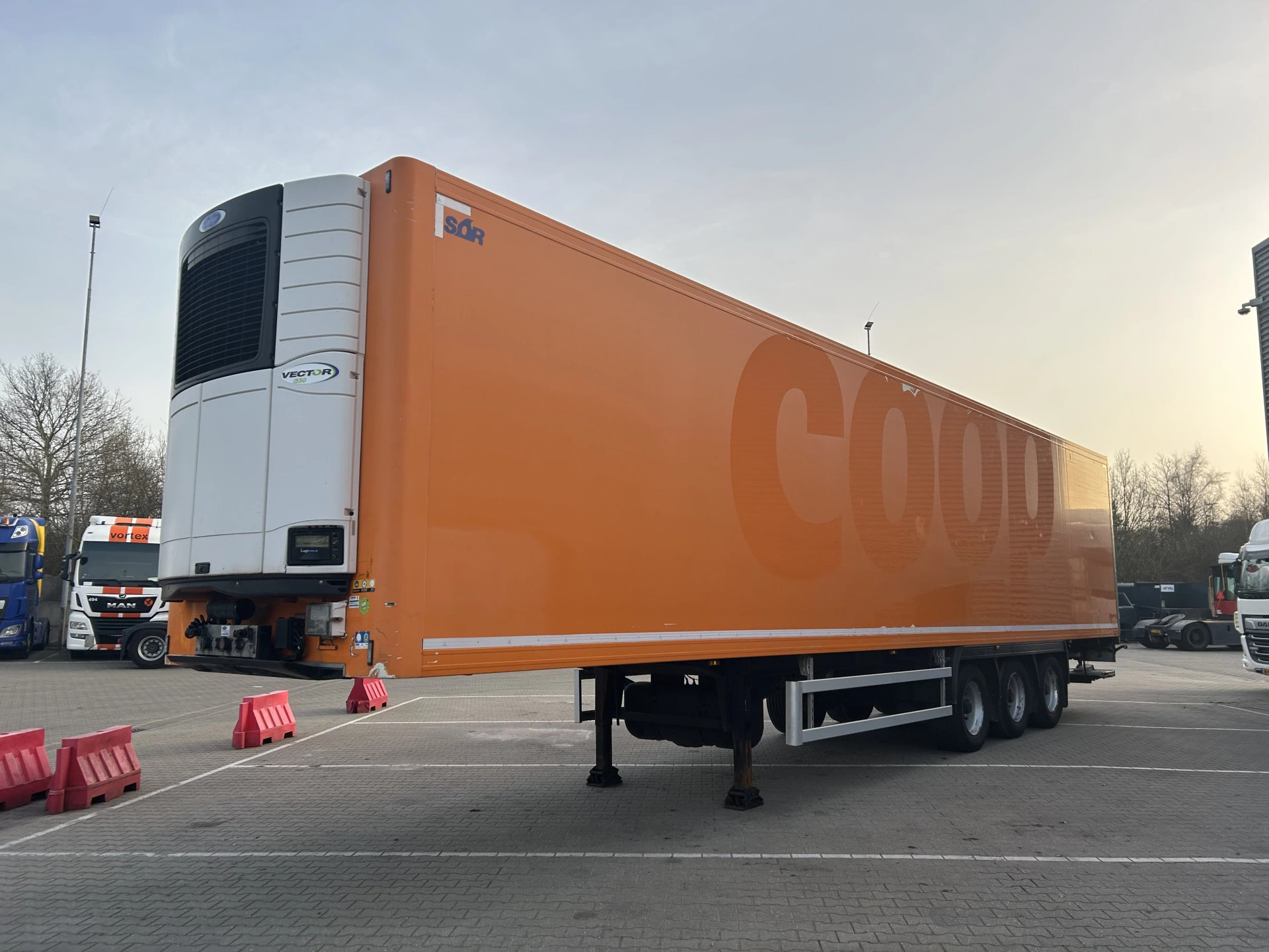 Schmitz Cargobull / SOR Iberica 2015 - / Carrier Vector 1550 obrázek 19
