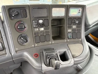 Scania P 2001 - P114-340 6x2 WITH MULTILIFT CONTAINERSYSTEM ONLY 80.500 KM!! ORIGINAL (10 TIRES / FULL STEEL SUSPENSION / 12 GEARS MANUAL GEARBOX / 9.000 KG. FRONT AXLE) obrazek 11