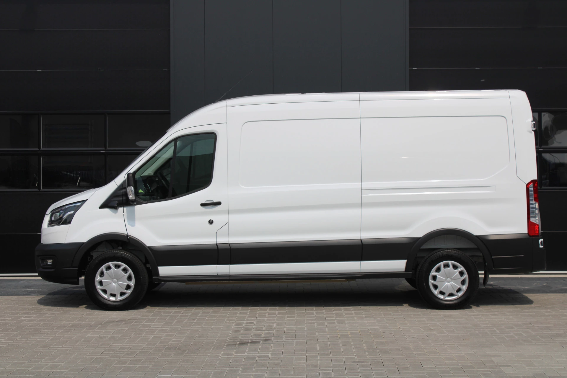 Ford E-Transit 2025 - 350 L3H2 Trend 68 kWh Vol Elektrisch - 360 Camera - Pro Power Onboard - Dodehoek Assistent - Rijklaar Bild 31