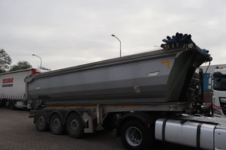 Benalu 2016 - * C39 * 3AXLE * 26cub * te koop