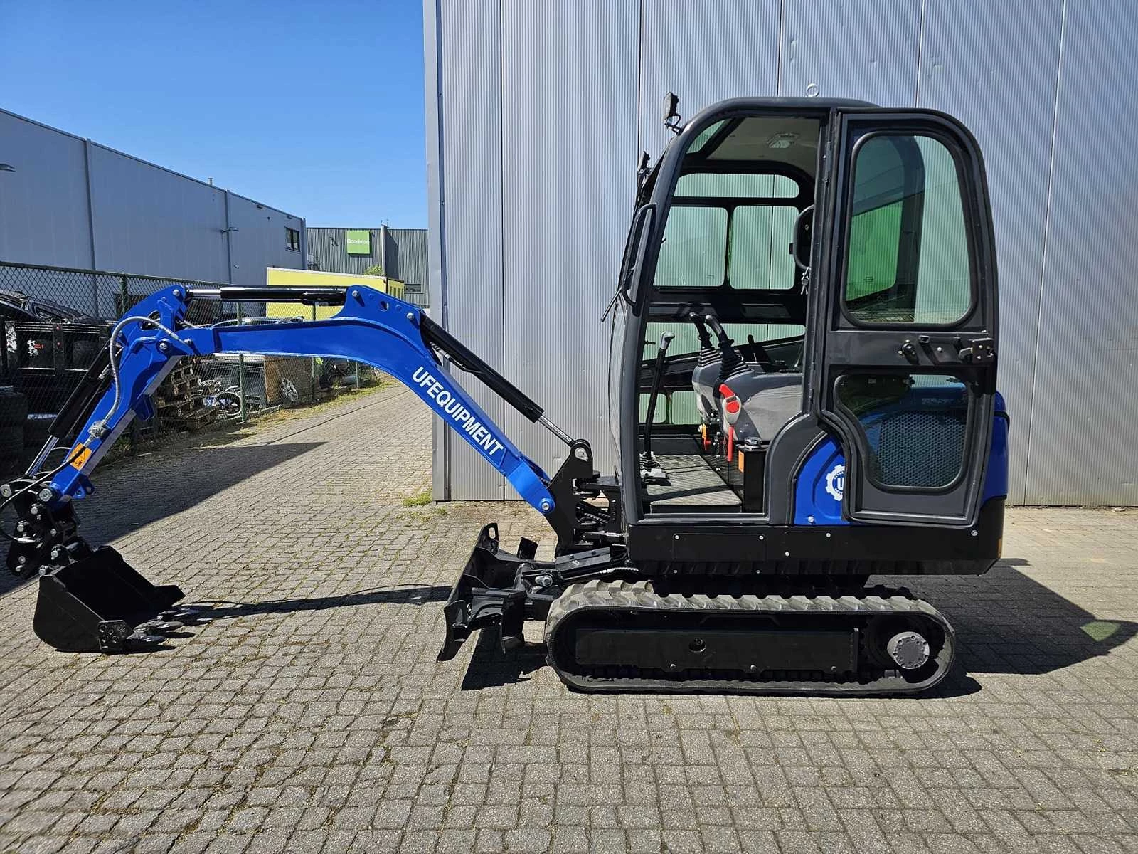Ultra Force Equipment 2026 - NM25 - Minigraafmachine snelwisselsysteem incl. 3 bakken afbeelding 1