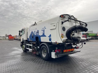 Scania P 2016 - P320 4x2 + Bucher Schörling Optifant 8000 (Only 36.360Km!!) Sweeper/Cleaner/Kehrwagen image 3
