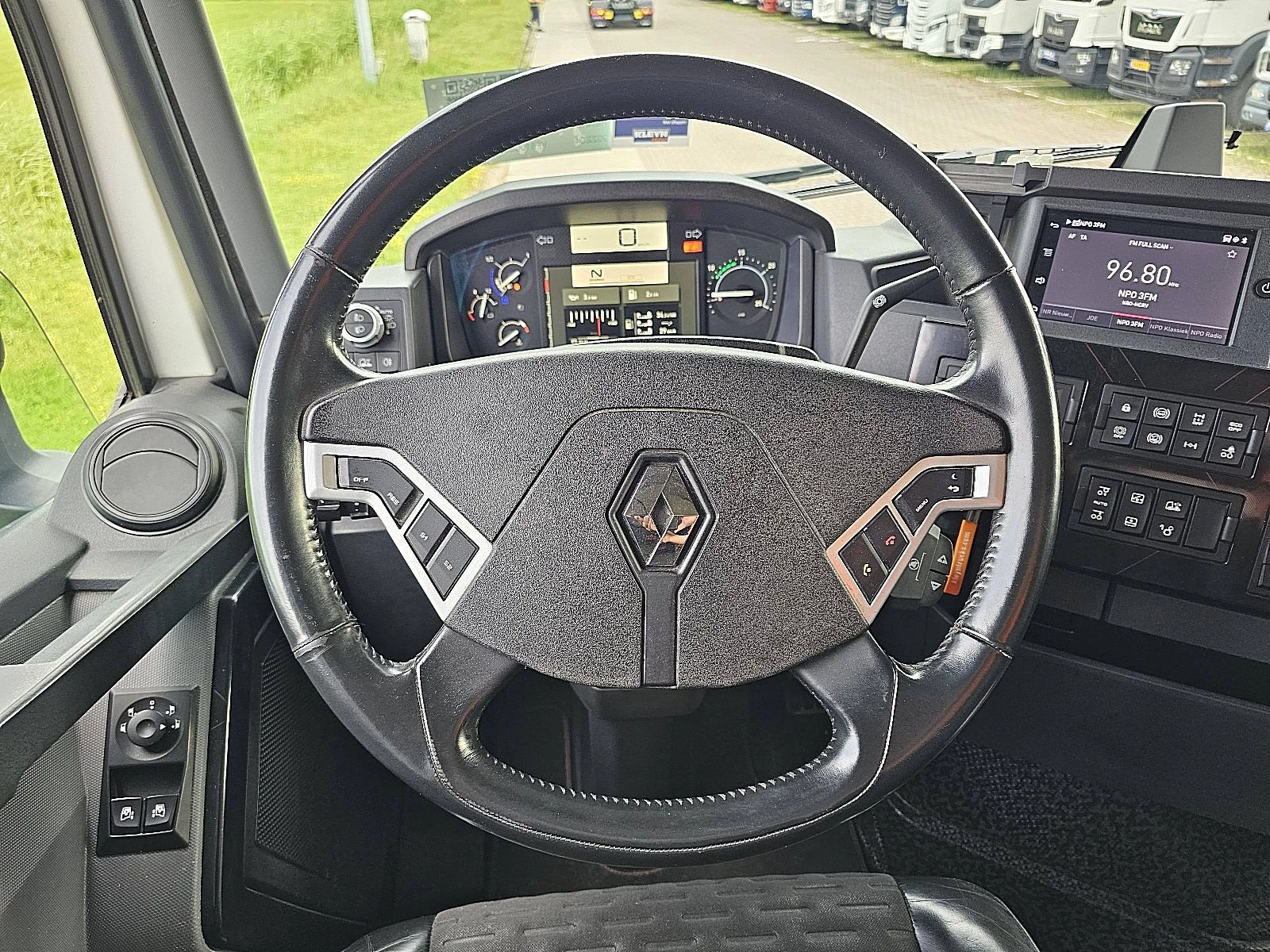 Renault 2022 - T 480 obrázek 15