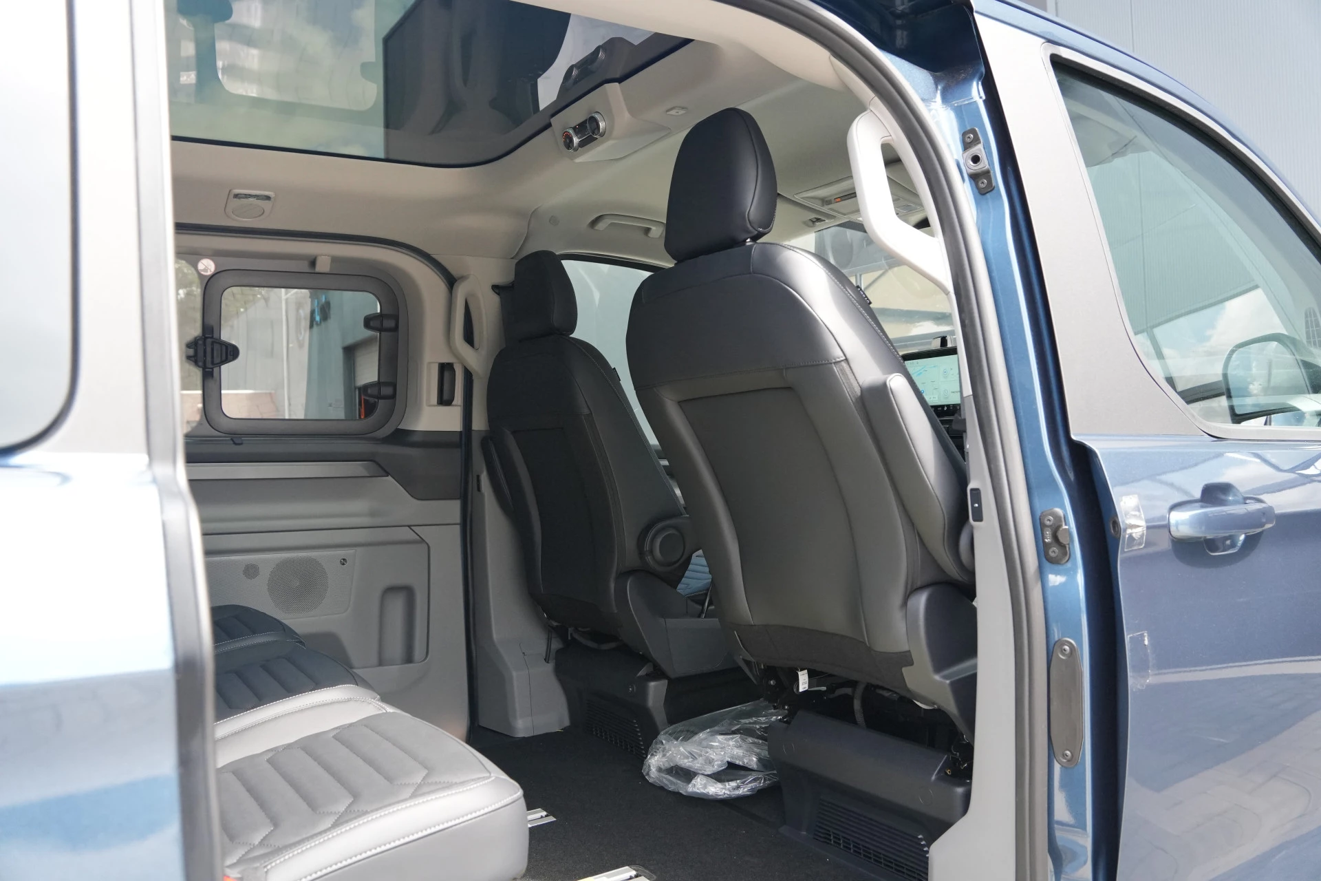 Ford Tourneo Custom 2026 - 340 2.5 PHEV L2H1 Titanium X 232pk | ACC | Pano | B&O | Elek. schuifdeuren | 360 camera | Elek-Trekhaak | Prijs excl. BTW | Rijklaar obrázek 50
