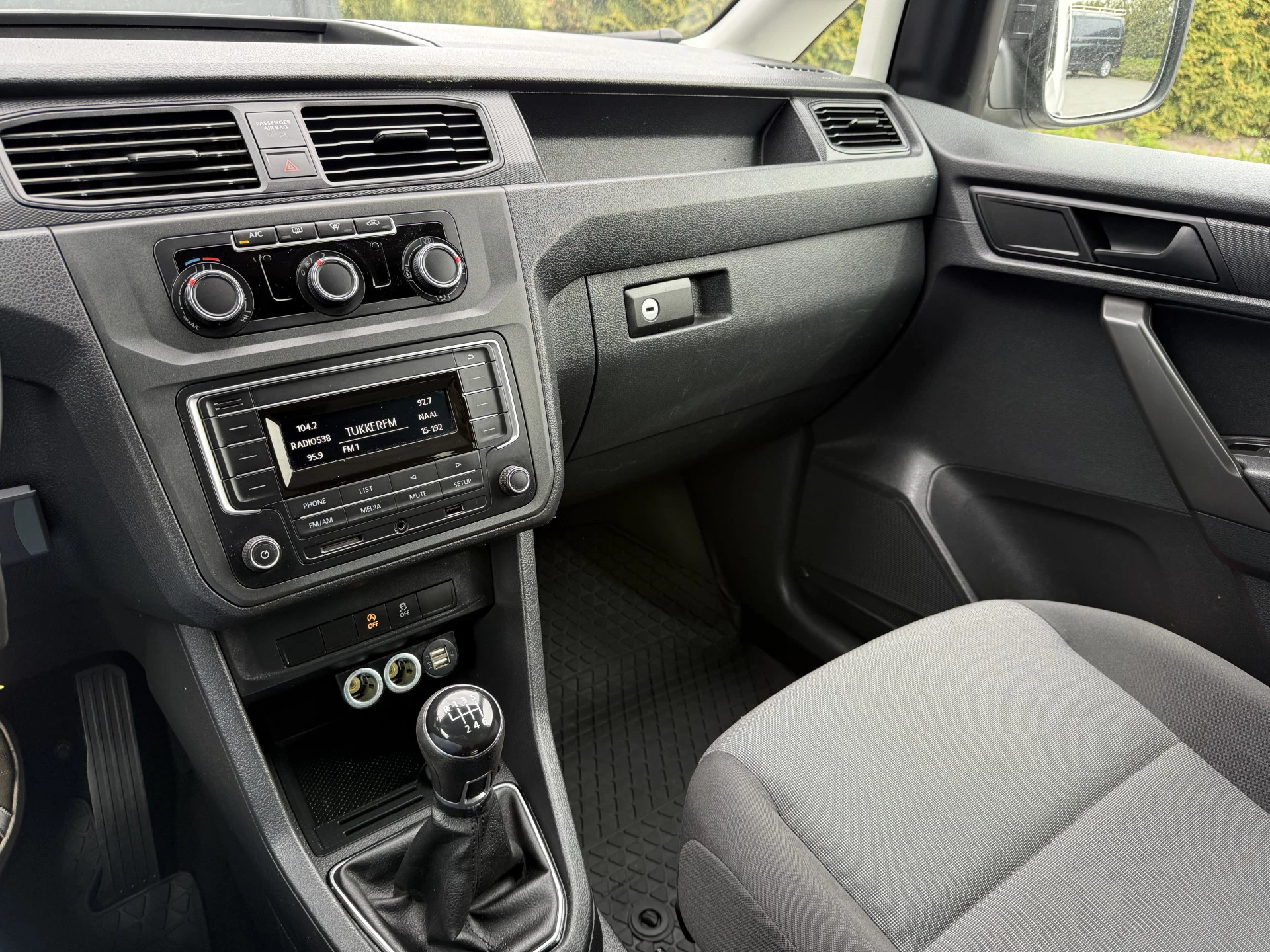 Volkswagen Caddy 2018 - MAXI 2.0 TDI 4-MOTION E6 / L2H1 / MAXI / 4x4 / 1e EIG. / AIRCO / CRUISE / TREKHAAK / INRICHTING 220V zdjęcie 14