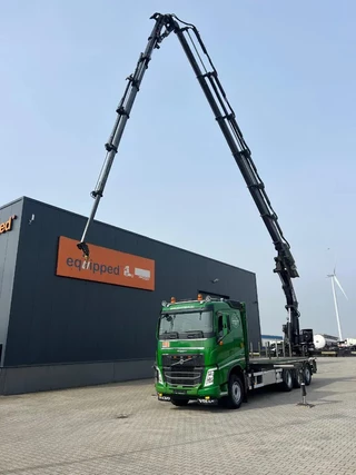 Volvo FH 2017 - 13.500 FH13-500 8x4 TRIPLE E6 / HIAB X-HIPRO 548 E-6 JIB 150 X-6 working range 27m->700kg / UNIQUE only 141.909km (!) te koop