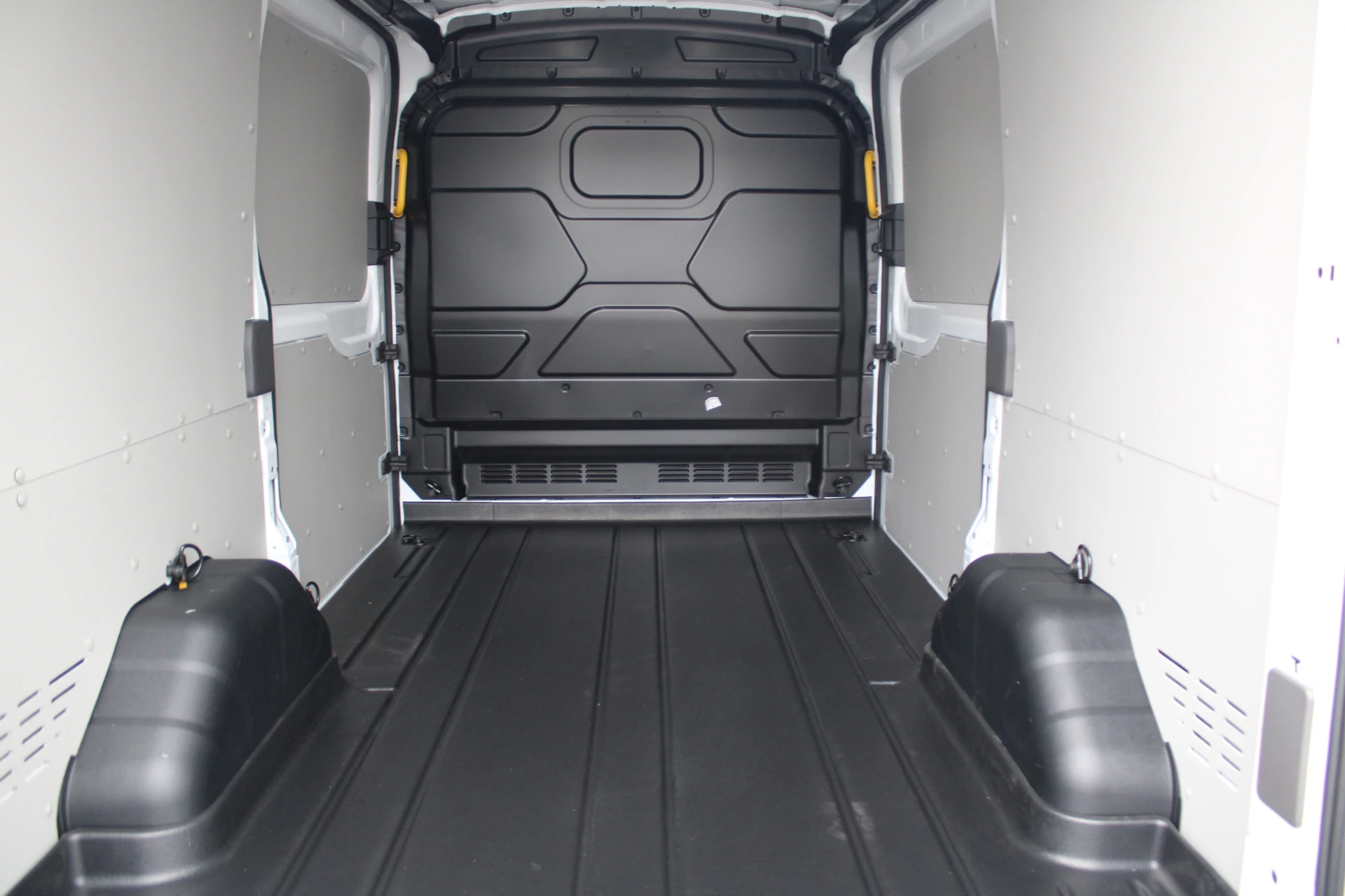 Ford Transit 2024 - 350 2.0 TDCI L2H2 Trend 130pk - Facelift - 2x Schuifdeur - Adaptive Cruise - Navigatie - Blind Spot - 360 Camera - Stoel - Stuurverwarming - Rijklaar zdjęcie 5