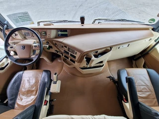 Volvo FH 2017 - 13.500 Globetrotter XL 4x2 - Show truck - Retarder - Custom interior - I parkcool image 12