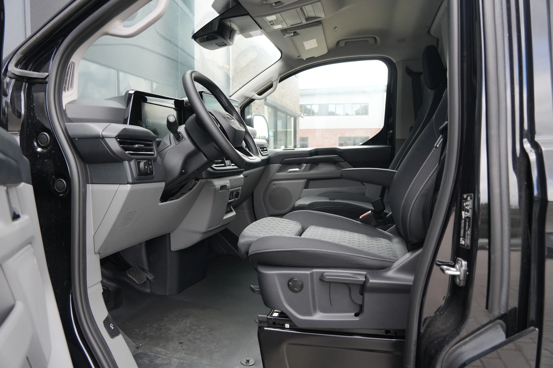Ford Transit Custom 2025 - 320 2.0 TDCI L2H1 Limited 170pk - INCLUSIEF BPM - 2x Schuif - 1+1 Stoel - ACC - Blindspot - Stoel/stuurverwarming - Keyless - Rijklaar imagen 16