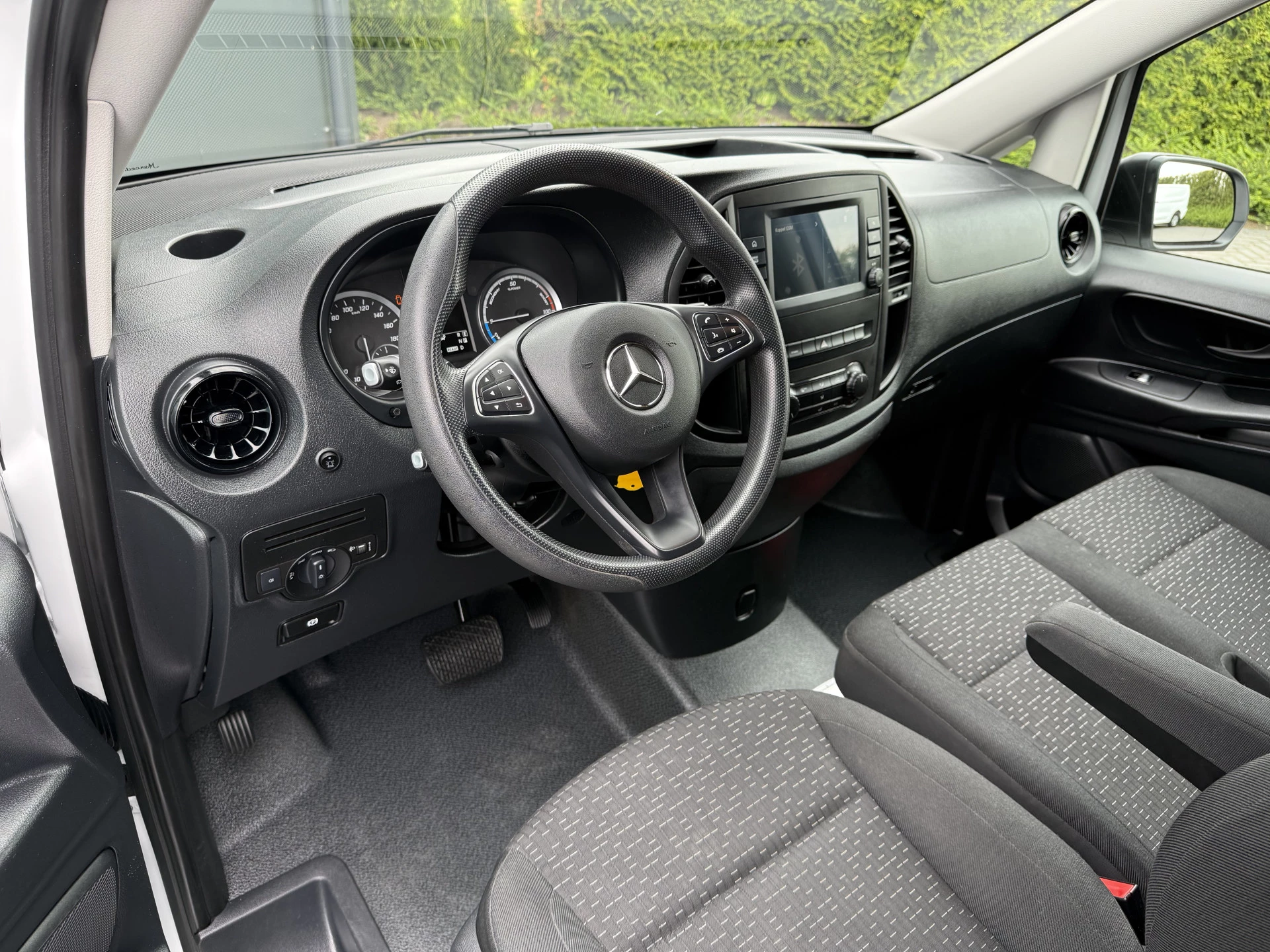 Mercedes-Benz eVito 2023 - 66 kWh / FULL ELECTRIC / SOH 93% / L2H1 / AUTOMAAT / BOTT INRICHTING / 1e EIG. / CAMERA / 3-ZITS / CRUISE Bild 12