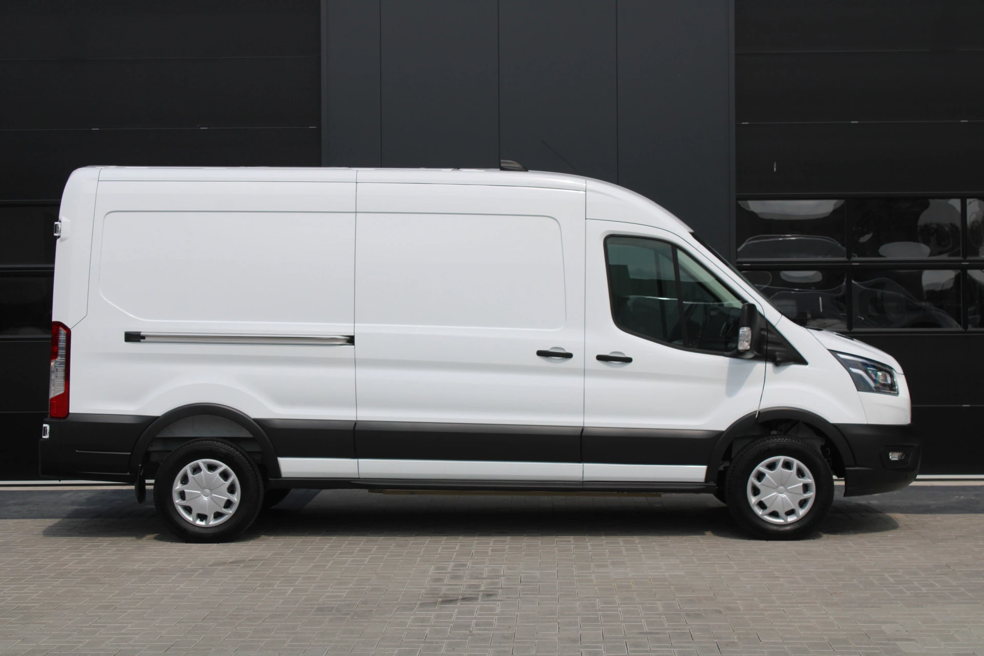 Ford E-Transit 2025 - 350 L3H2 Trend 68 kWh Vol Elektrisch - 360 Camera - Pro Power Onboard - Dodehoek Assistent - Rijklaar Bild 29