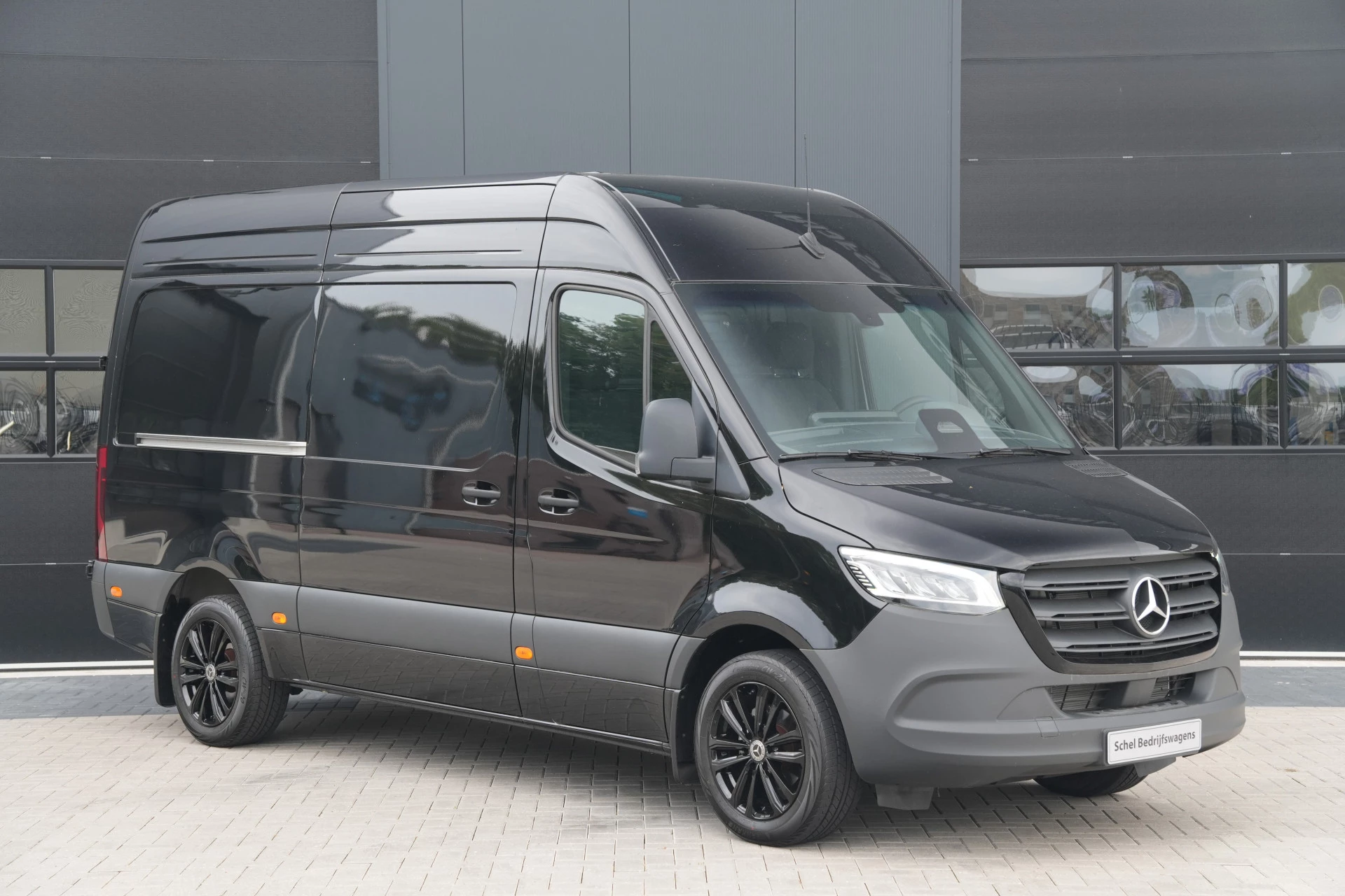 Mercedes-Benz Sprinter 2024 - 317CDI L2H2 Select - LED - Mbux 10 - 3.5t Trekhaak - Geveerde Stoel - Betimmering - Camera - Carplay - Blind spot - Cruise - Rijklaar obrázek 3