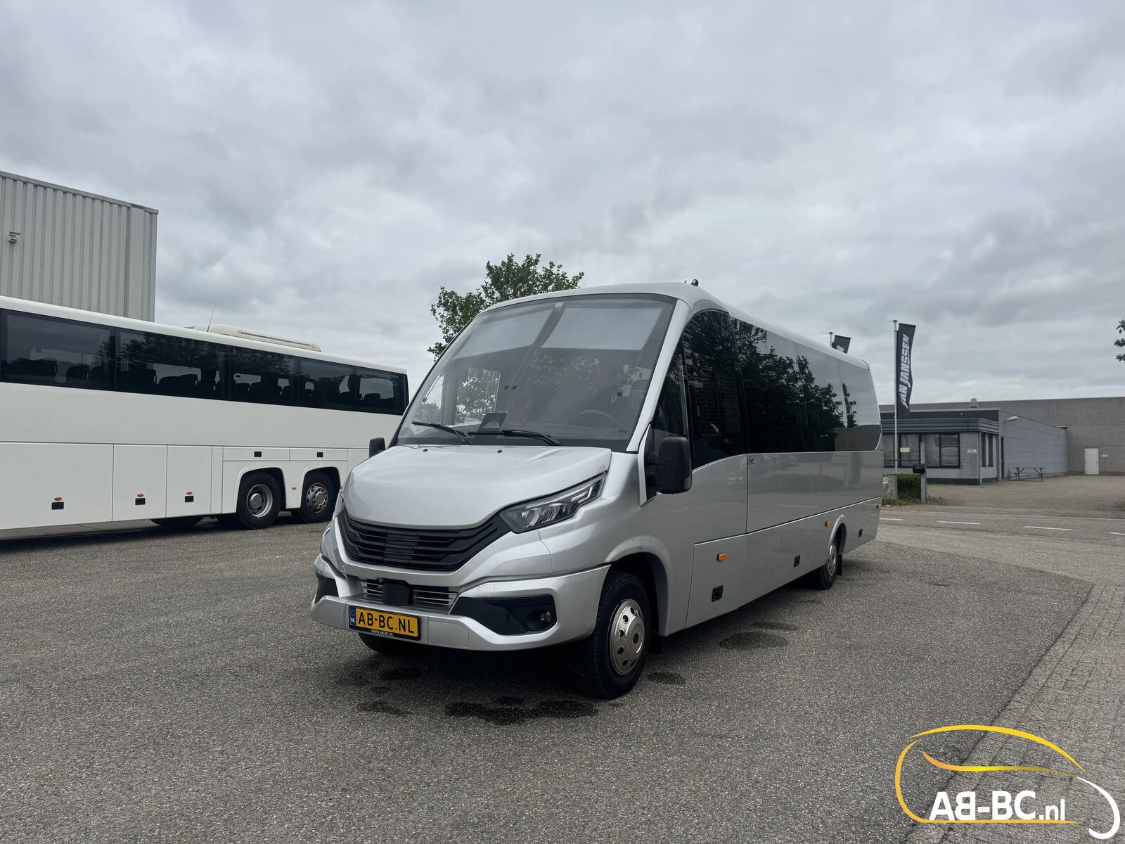 Iveco Rosero First Touring Electra, range 336 km, 24 Seats 2026 obrázek 10