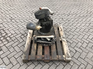 L and T N/A - Hydraulic Beton concrete mixer front bild 4