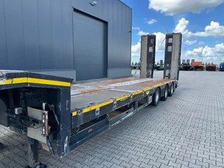 Broshuis N/A 2015 - 3ABSD Lowloader 3-axle / GVW: 53.000kg / Neck: 23.000kg / hydraulic steering + ramps + loading table / 4.60m extendable / winch / liftaxle immagine 74