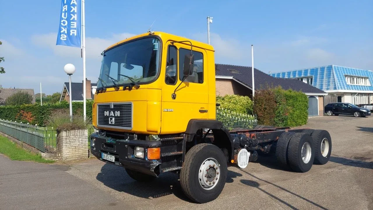 MAN 26.372 1992 - MANUAL ZF GEARBOX STEEL SUSPENSION 6X4 afbeelding 1