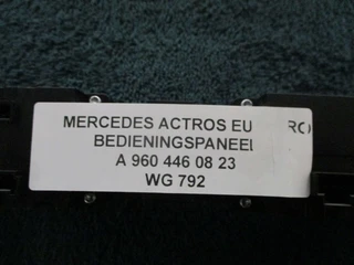 Mercedes-Benz Actros - A 960 446 08 23 BEDIENINGSPANEEL EURO 6 obrázek 2 náhled