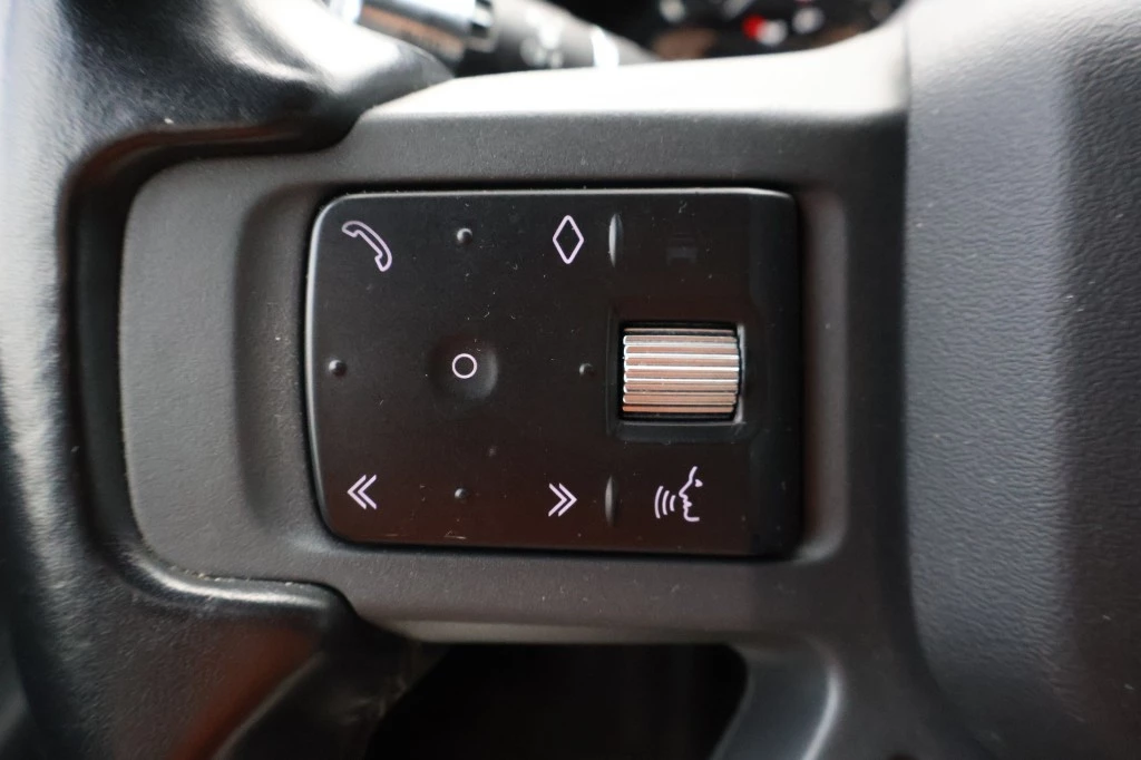 Land Rover Defender 2022 - 110 Hybrid X-Dynamic S / Luchtvering / Panoramadak / trekhaak afbeelding 11