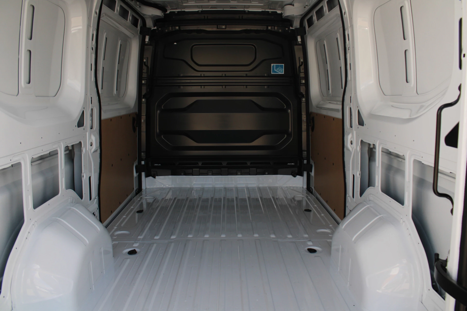 Renault Master 2024 - T35 2.0 dCi 170pk L2H2 Extra - 2x Schuifdeur - Navigatie - Blind Spot - Camera - Stoelverwarming - Verwarmde voorruit - Rijklaar afbeelding 4