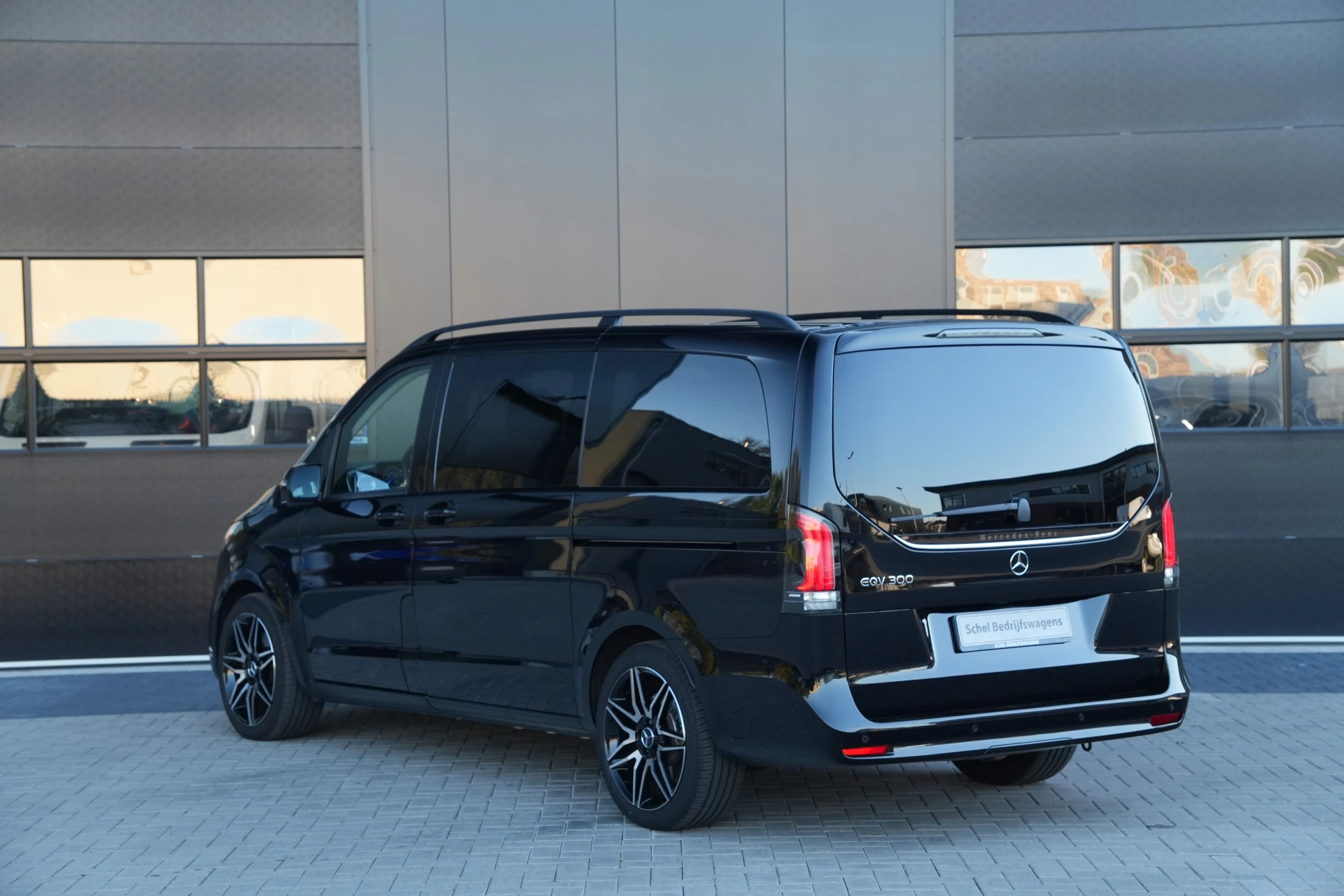 Mercedes-Benz EQV 2024 - 300 L2 90kWh 204pk - 2x Schuif - Stoel/Stuurverwarming - Stoelkoeling - Elek Schuifdeuren - Blindspot - Multibeam LED - Rijklaar Bild 9