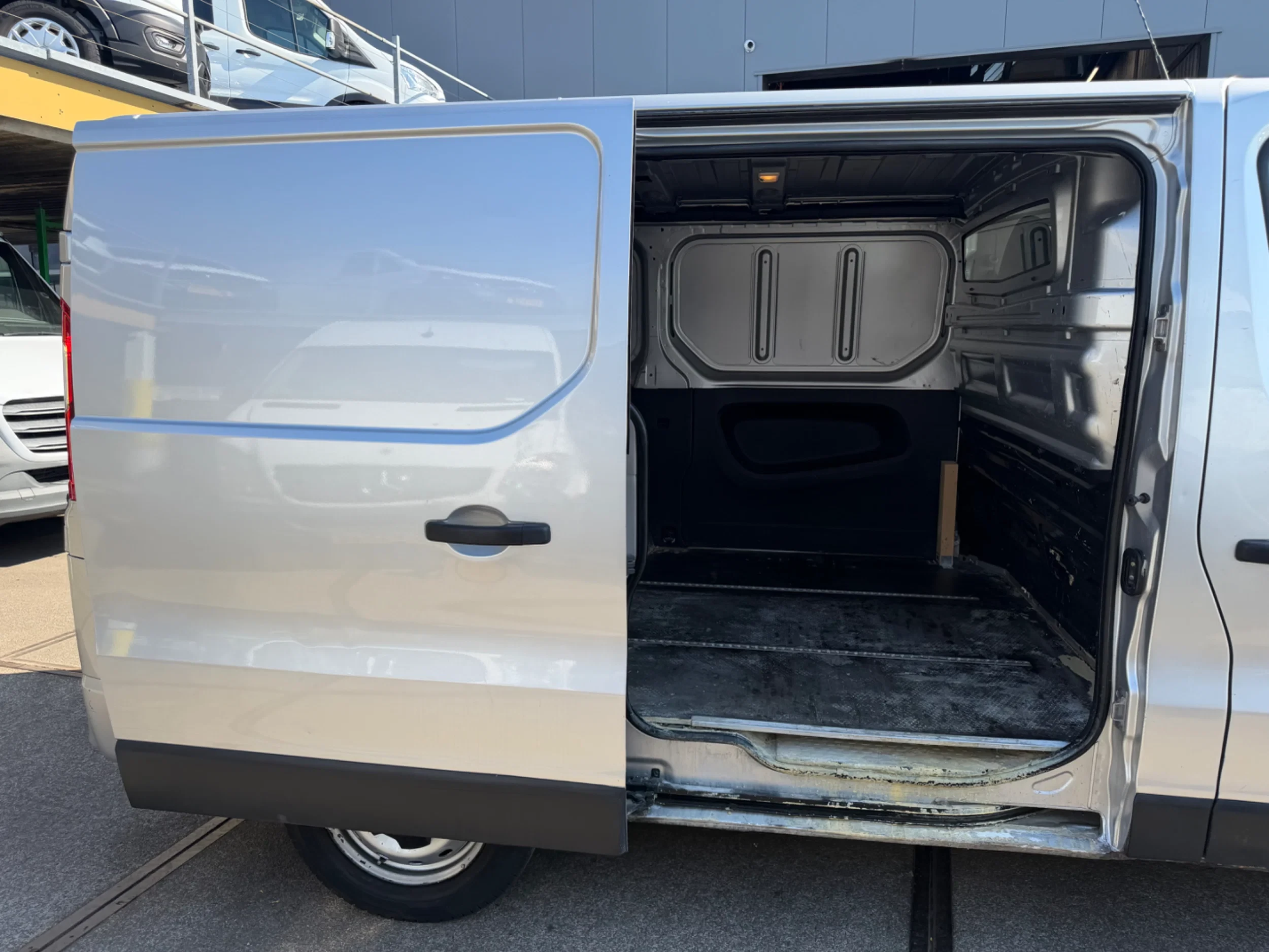 Renault Trafic 2016 - 1.6DCI L1H1 Airco Navi Cruisecontrol EURO 6 MOTOR SCHADE afbeelding 7