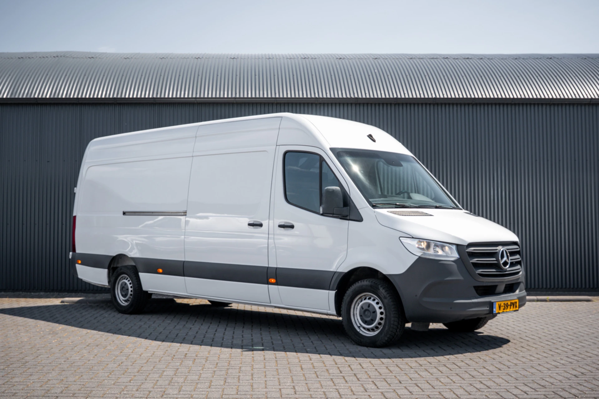 Mercedes-Benz Sprinter 2023 - 317 CDI L3H2 | 170 PK | Automaat | Camera | Mbux | Cruise | PDC | Trekhaak afbeelding 4