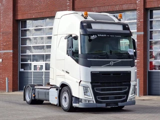 Volvo FH 2015 - 13.460 Globetrotter XL - PTO/Hydraulic - I parkcool - Full air - TV - Fridge for sale