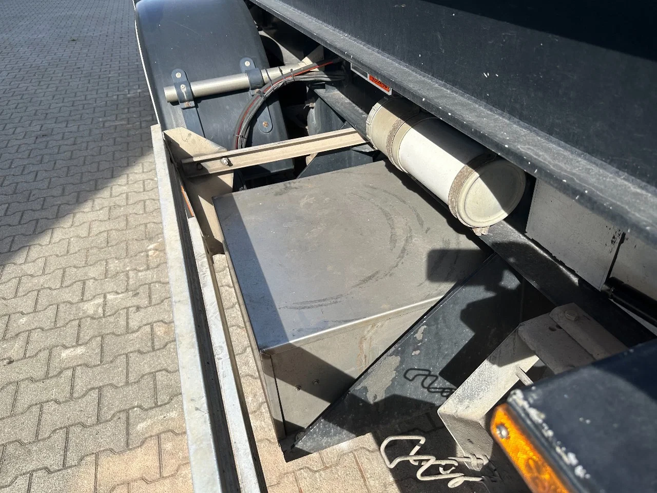 Van Hool 2003 - 20FT Tipping-chassis (20 degrees tipping angle, 24V operated) / ADR (EX/II, EX/III, FL, AT) / SAF discbrakes / 2 liftaxles / NL-chassis imagem 21