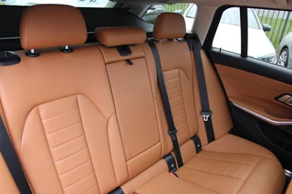 BMW 3 Series 2021 - Touring 330e xDrive High Executive PANORAMADAK LEDER H&K HEAD-UP LASER zdjecie 25