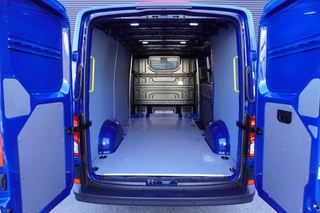 Volkswagen Crafter 2022 - 35 140pk L3H2/L2H1 Airco Kunstleder Parkeersensoren Standkachel Bluetooth image 3 thumbnail
