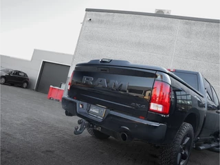 Dodge Ram 1500 2023 - 5.7 V8 Night Edition CrewCab Classic obrazek 15