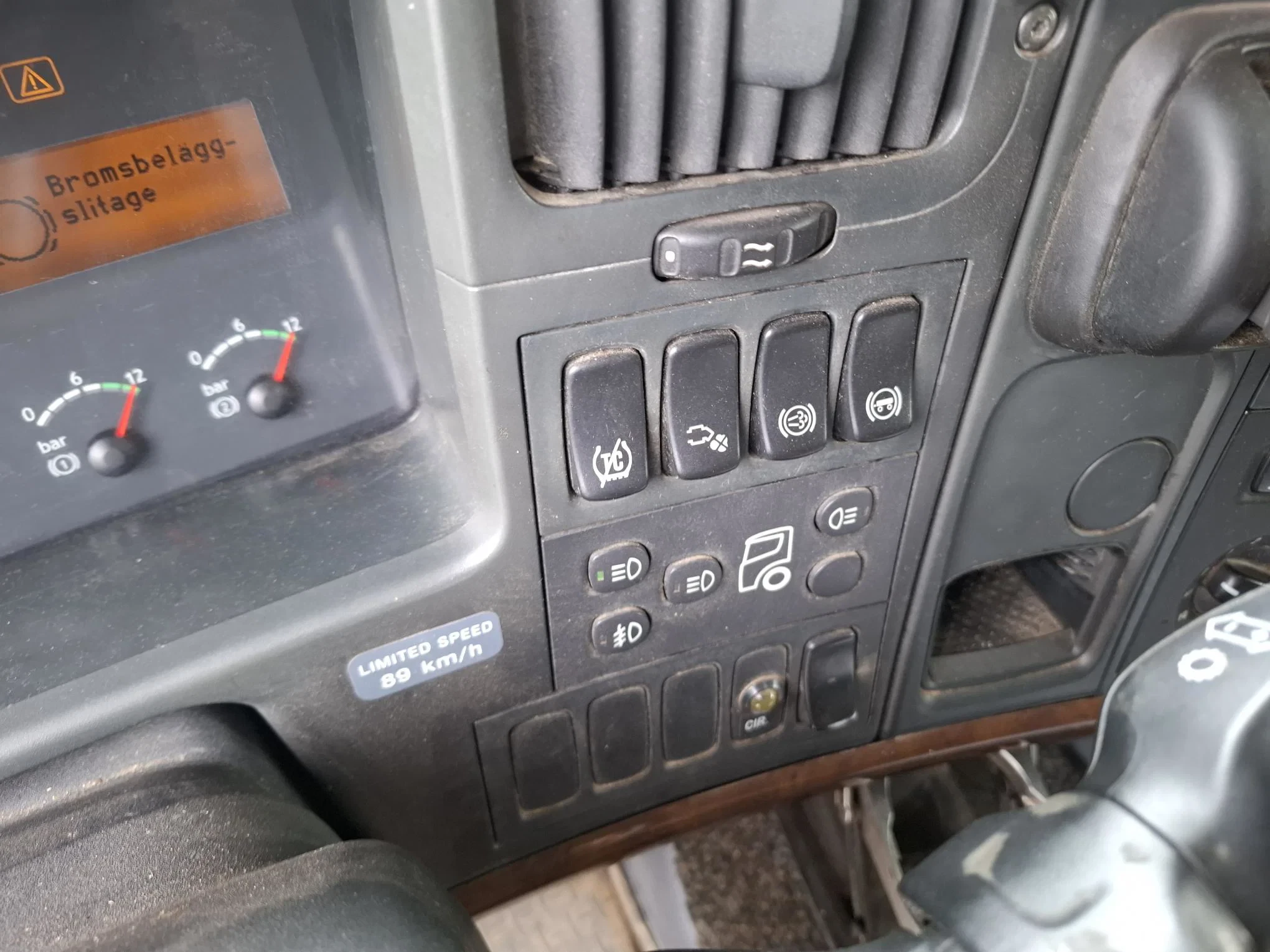 Scania R 2007 - R480 / 8X4 / INLINER / 441355 KM / FULL-AIR / 8TONS FRONT AXLE / FRIDGE / SEMI-AUTOMATIC / EURO-4 / 2006 afbeelding 20