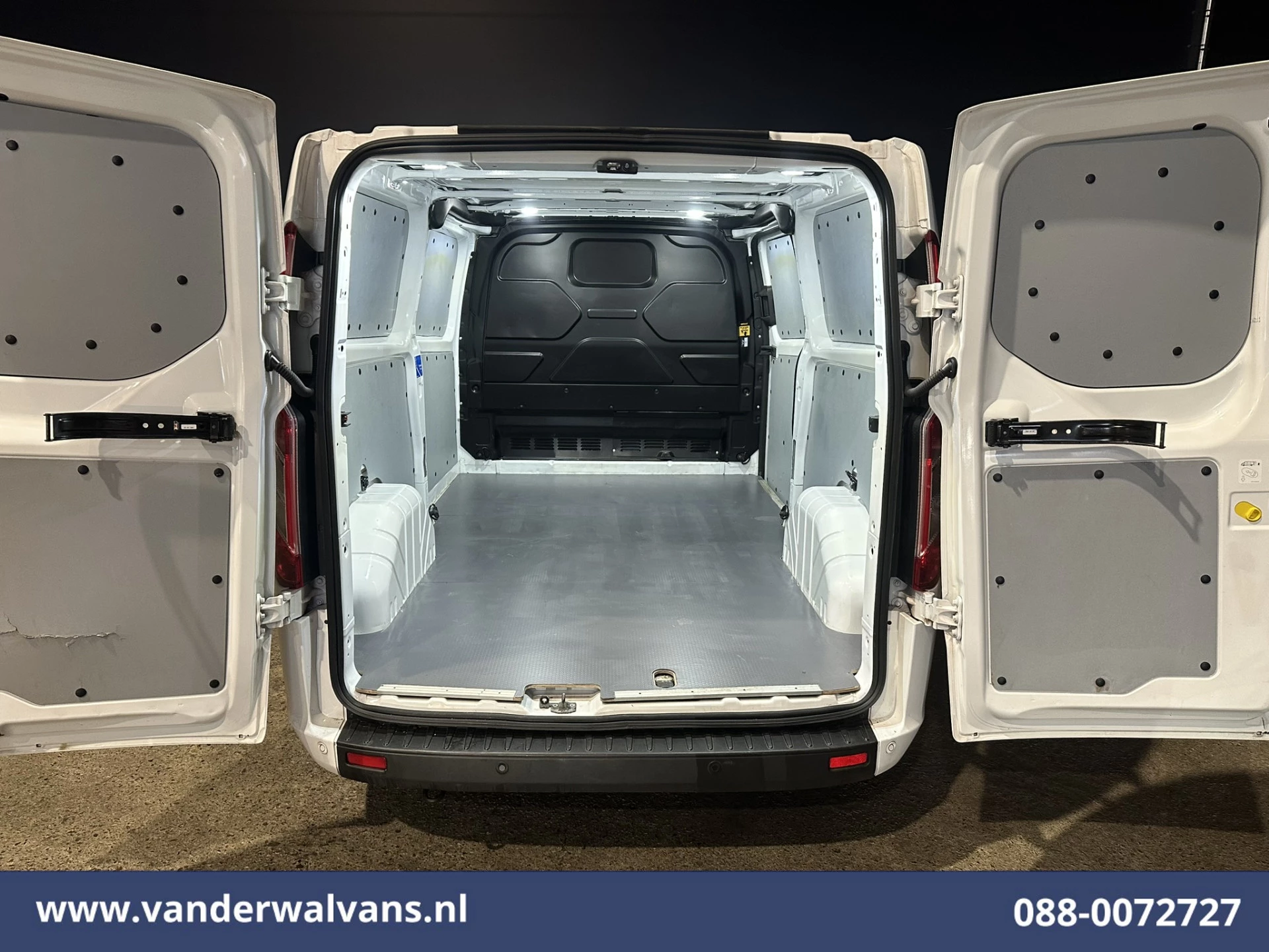 Ford Transit Custom 2021 - 2.0 TDCI L2H1 Euro6 Airco | Camera | 2800kg trekvermogen | Apple Carplay | Cruisecontrol | LED | Parkeersensoren obrázek 2