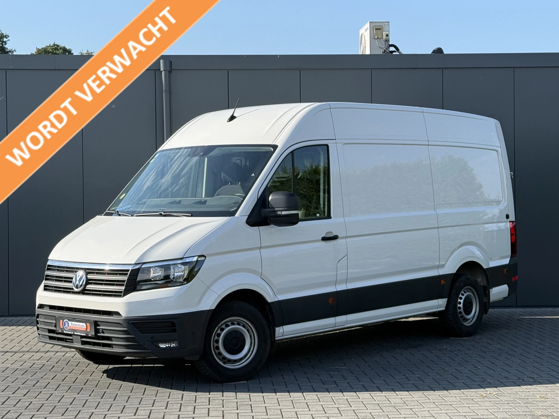 Volkswagen Crafter 2024 - 2.0 TDI / L3H3 / 36.433 KM / TREKHAAK / CAMERA / COMFORT STOEL / CRUISE / AIRCO / CARPLAY afbeelding 1