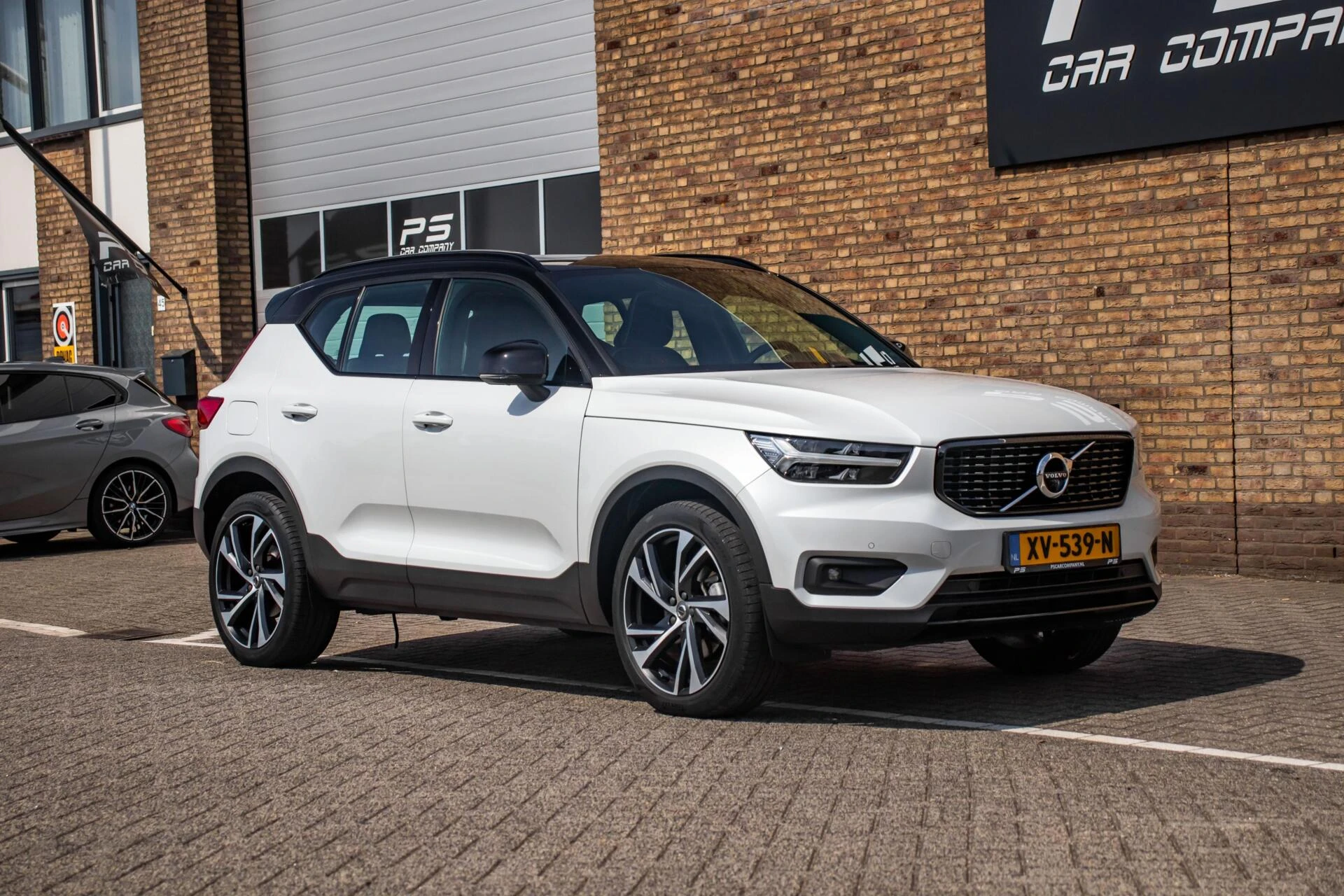 Volvo XC40 2019 - 2.0 T4 R-Design, Orig. NL, Pano, Leder, Keyless afbeelding 8