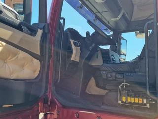 MAN TGX 2018 - 35.500 8x4*4 - Hyva Hooklift - Custom interior - Steering axle rear - Euro 6 image 12