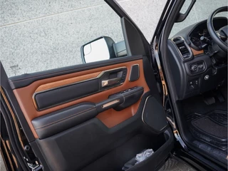 Dodge Ram 1500 2024 - Limited Longhorn 5.7L V8 4x4 Crew Cab image 32