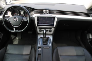 Volkswagen Passat 2018 - Variant 1.4 TSI Comfortline Business PANORAMADAK LEDER TREKHAAK CAMERA afbeelding 2 miniatuur