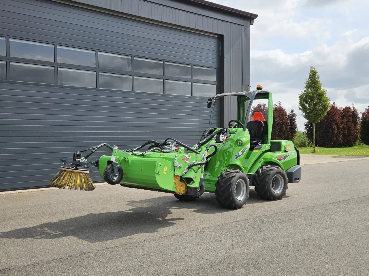 Avant 2025 - 645i Rental mini-shovel afbeelding 11