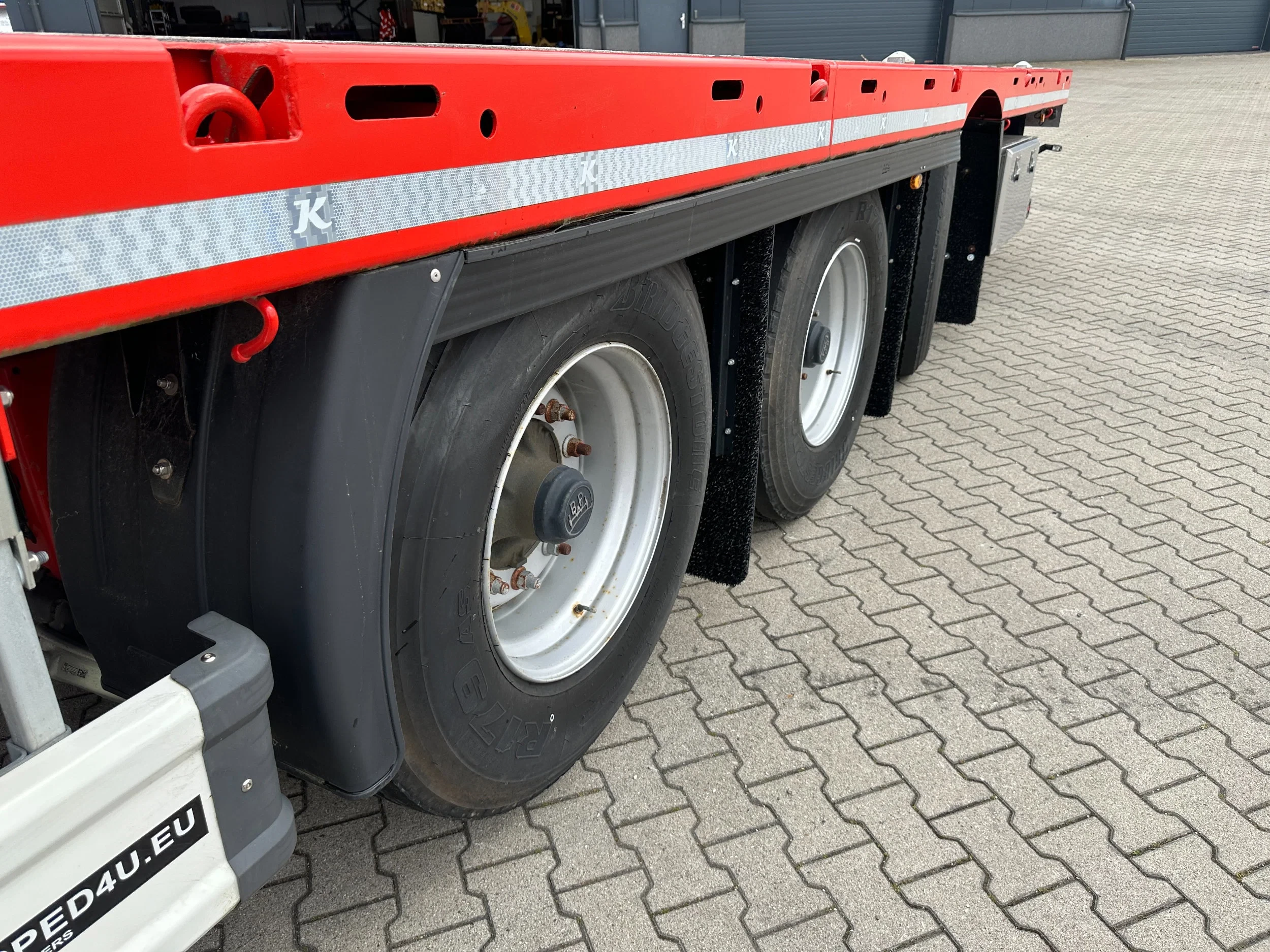 KAESSBOHRER 2026 - new and unused Heavy-Duty flatbed / 690cm extendable / steering axle / lift axle / twistlocks / timberstakes / NL-trailer / APK: 04-2027 zdjęcie 40