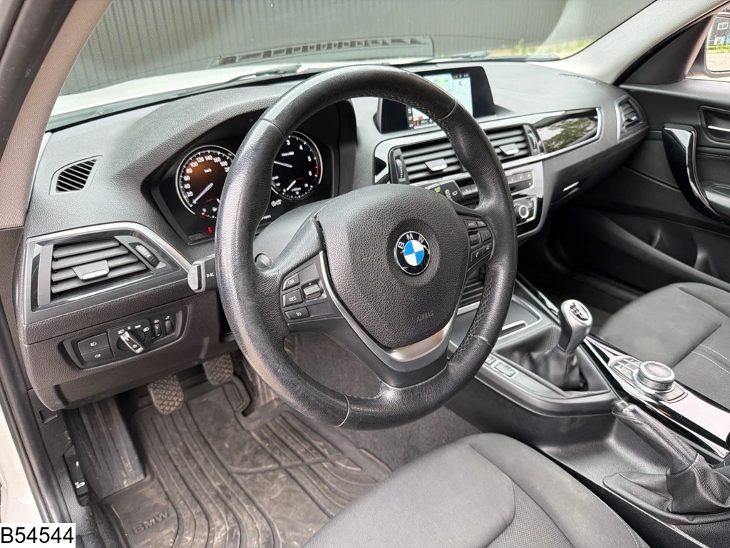 BMW 1 Series 2018 - 116 D zdjęcie 5